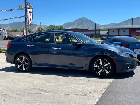 Used 2018 Honda Civic Touring image 4