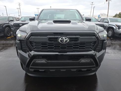 Used 2025 Toyota Tacoma TRD Sport image 2