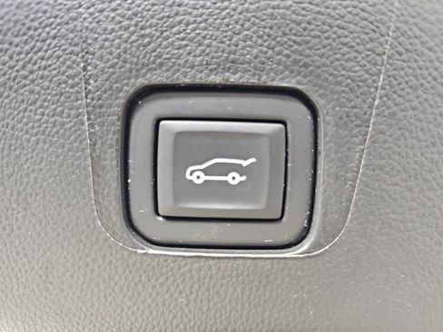 Certified 2023 Chevrolet Traverse Premier w/ Redline Edition AWD/4WD image 19