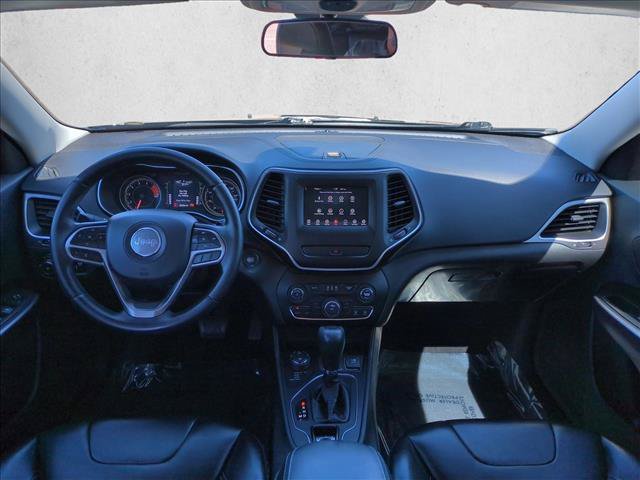 Used 2019 Jeep Cherokee Latitude Plus AWD/4WD image 17
