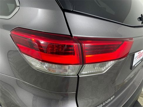 Used 2018 Toyota Highlander XLE image 21