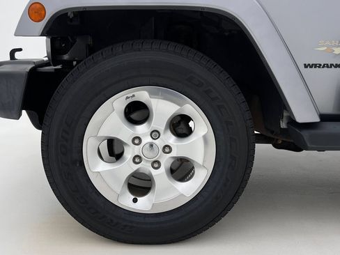 Used 2015 Jeep Wrangler Sahara AWD/4WD image 26