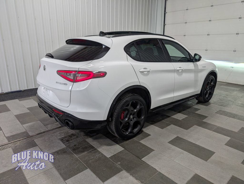 Used 2025 Alfa Romeo Stelvio Sprint w/ Veloce Package AWD/4WD image 4