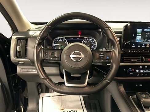 Used 2025 Nissan Pathfinder SL AWD/4WD image 13