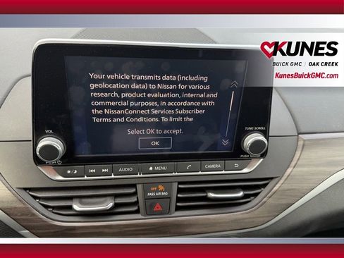 Used 2025 Nissan Altima 2.5 SV image 14