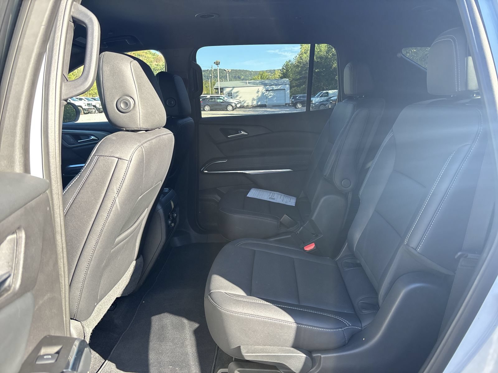 Used 2025 Chevrolet Traverse LT w/ Midnight/Sport Edition FWD image 24