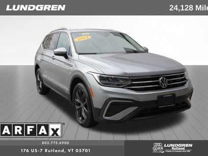 Used 2024 Volkswagen Tiguan SE w/ Panoramic Sunroof Package
