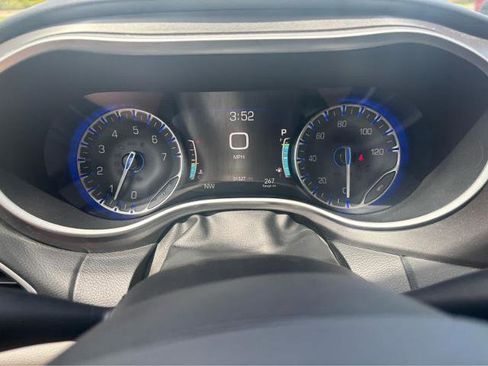 Used 2024 Chrysler Pacifica Touring-L FWD image 23
