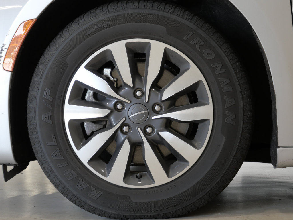 Used 2023 Chrysler Pacifica Touring-L FWD image 9