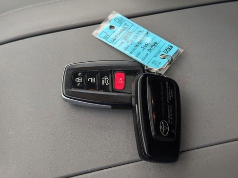 Used 2022 Toyota Highlander XLE image 38