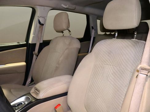 Used 2019 Dodge Journey SE image 15