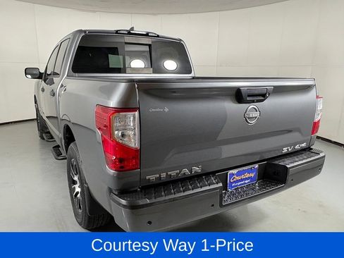 Used 2024 Nissan Titan SV AWD/4WD image 8