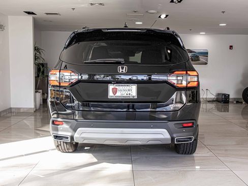 Used 2025 Honda Pilot Elite image 13