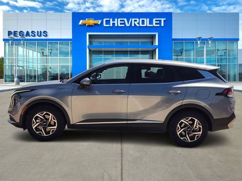 Used 2024 Kia Sportage LX FWD image 3