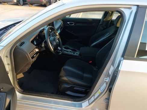 Used 2025 Honda Civic Sport image 3