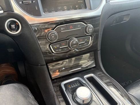 Used 2016 Chrysler 300 Limited image 11