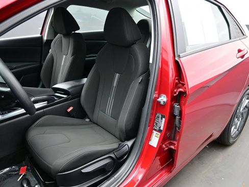 Certified 2024 Hyundai Elantra SEL FWD image 11