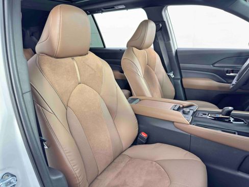 Used 2025 Toyota Grand Highlander AWD Hybrid image 39