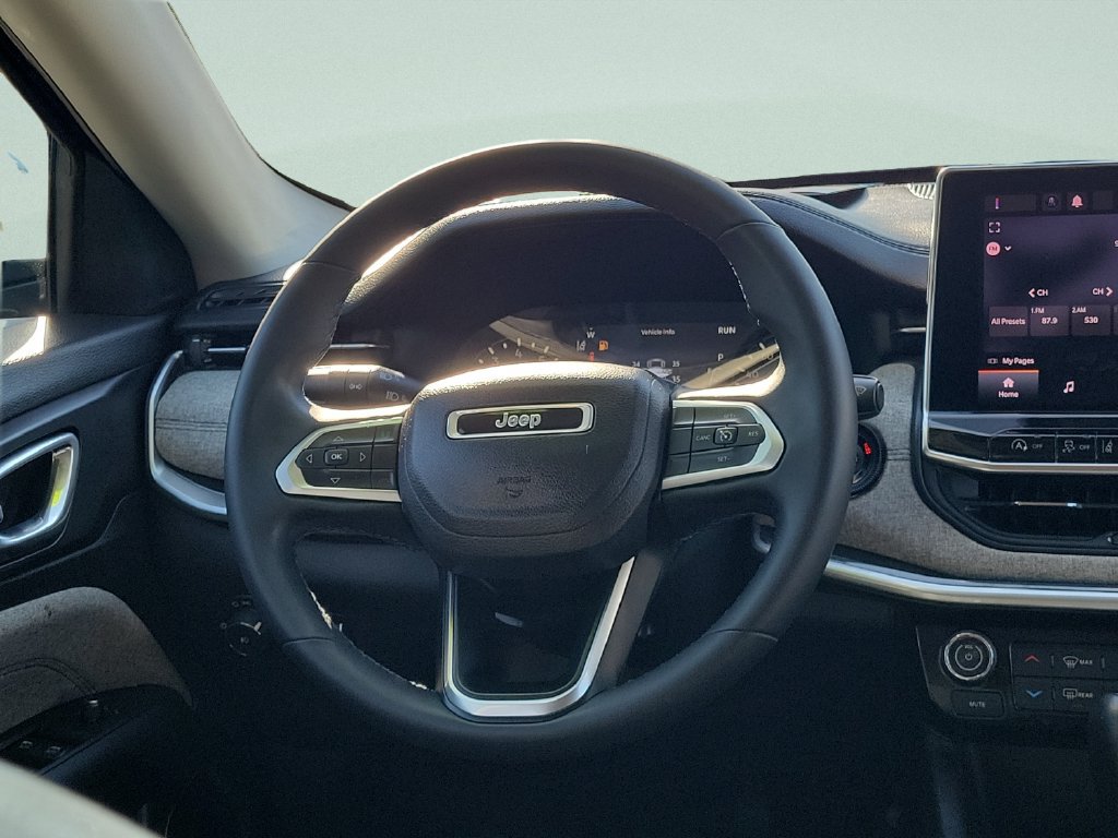 Used 2022 Jeep Compass Latitude FWD image 12
