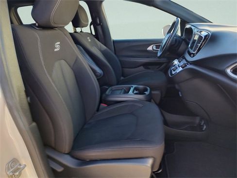 Certified 2020 Chrysler Pacifica Touring w/ S Appearance Package image 30