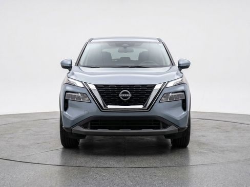 Used 2025 Nissan Rogue SV AWD/4WD image 2