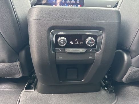 Certified 2025 Chevrolet Tahoe High Country AWD/4WD image 25
