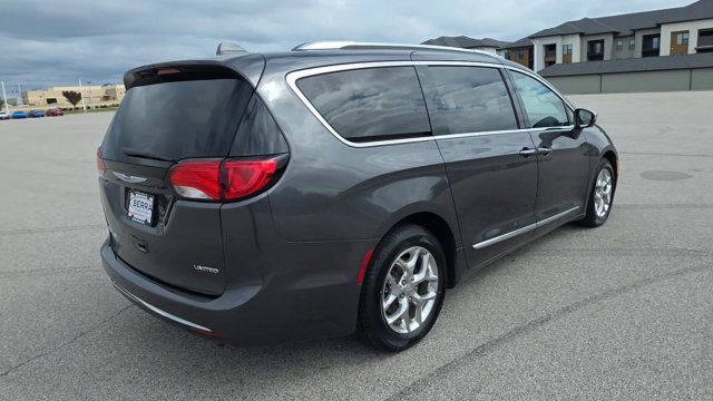 Used 2019 Chrysler Pacifica Limited w/ Advanced Safetytec Group FWD image 7