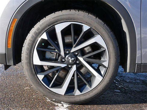 Used 2023 Mitsubishi Outlander SE image 9