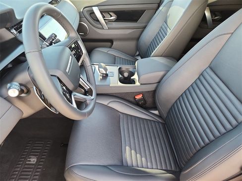 Used 2024 Land Rover Discovery Sport S image 10