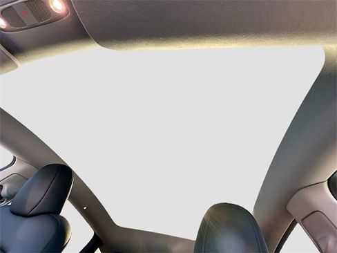 Used 2024 Tesla Model Y Long Range image 21