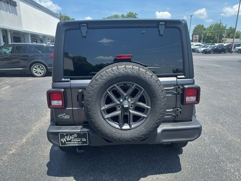 Used 2024 Jeep Wrangler Sport S image 8