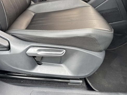 Used 2023 Volkswagen Tiguan SE FWD image 12