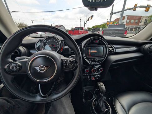 Used 2019 MINI Cooper 2-Door Hardtop w/ Signature Upholstery Package FWD image 19