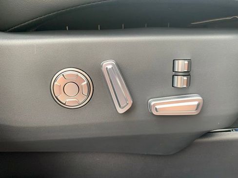 New 2025 Lincoln Nautilus Reserve image 17