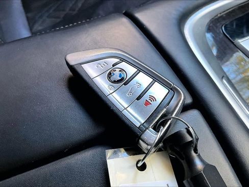 Used 2021 BMW 750i xDrive 750i xDrive w/ Luxury Rear Seating Package image 14