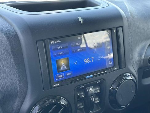 Used 2015 Jeep Wrangler Unlimited Sahara image 26