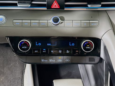 Used 2024 Hyundai Elantra SEL image 23