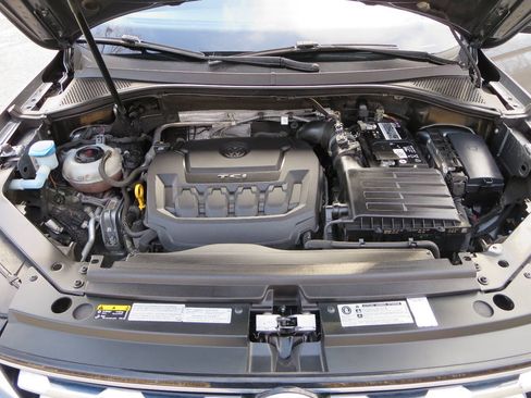 Used 2020 Volkswagen Tiguan SE w/ Panoramic Sunroof Package AWD/4WD image 28