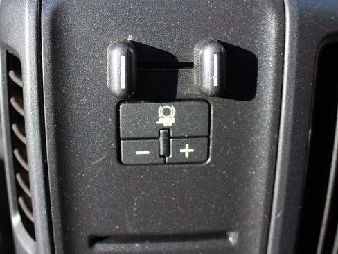 Used 2015 Chevrolet Silverado 2500 W/T AWD/4WD image 16