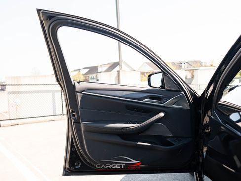 Used 2022 BMW 540i xDrive w/ M Sport Package image 36