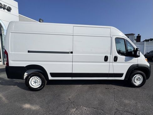 Used 2025 RAM ProMaster 2500 w/ Convenience Group image 9
