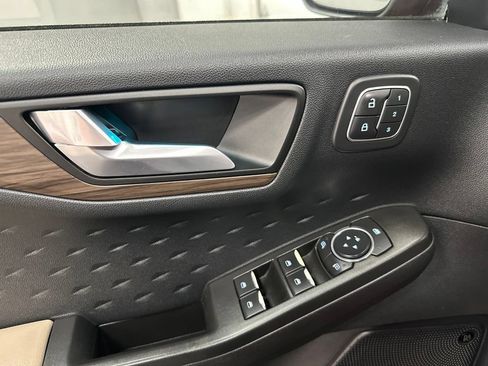 Used 2020 Ford Escape Titanium AWD/4WD image 18