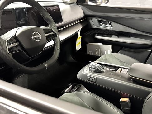 New 2025 Nissan Ariya AWD image 23
