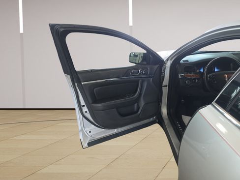 Used 2016 Lincoln MKS FWD image 10