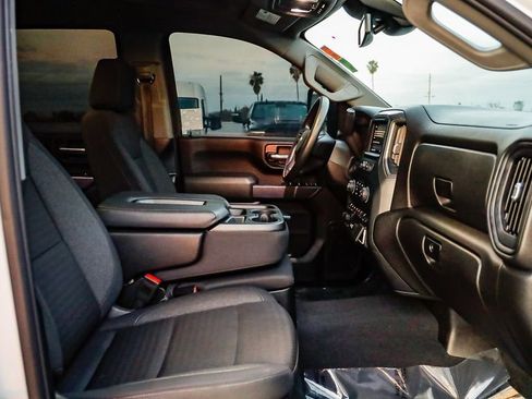 Used 2024 Chevrolet Silverado 2500 Custom w/ Custom Value Package image 19