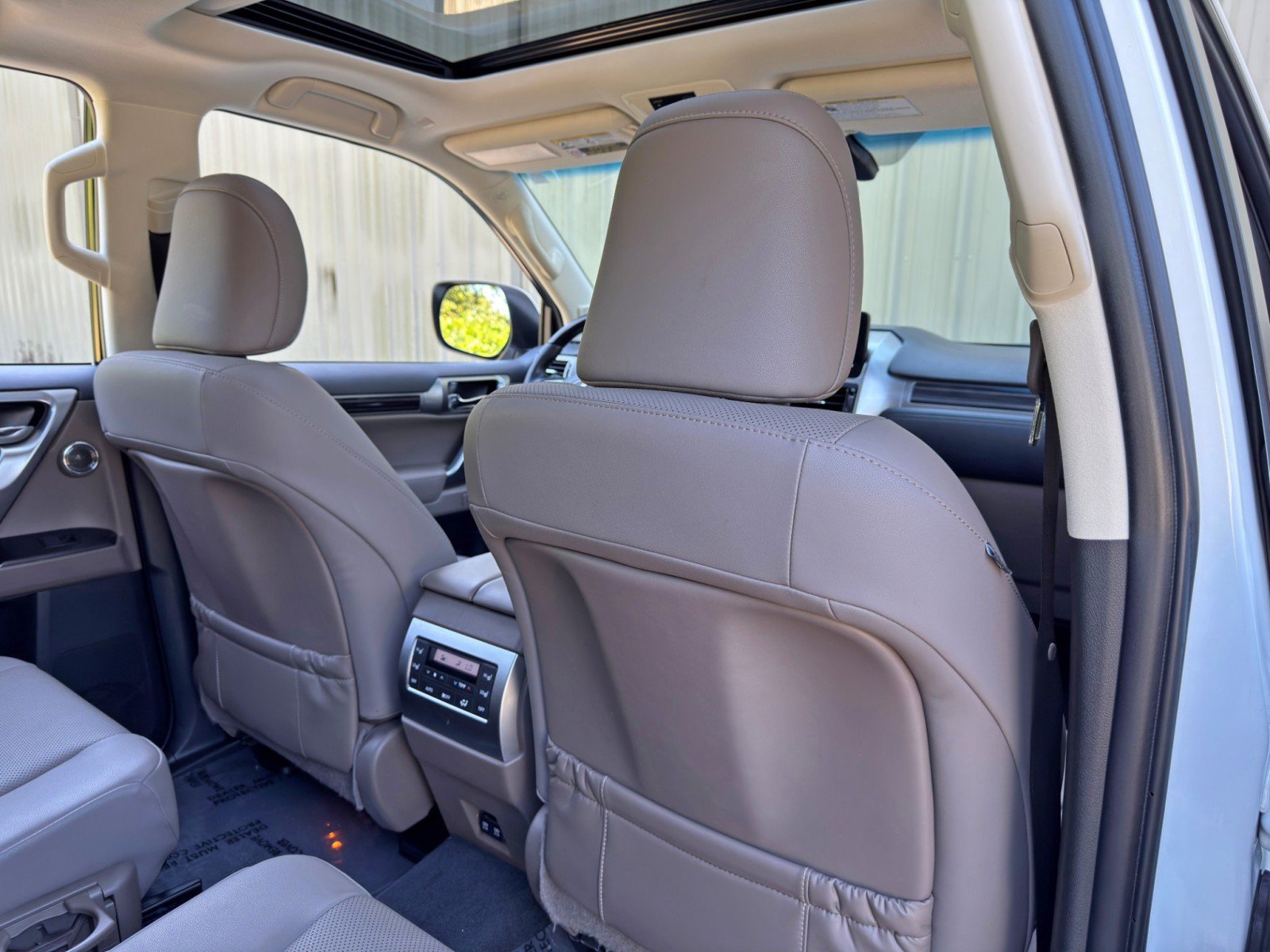 Used 2023 Lexus GX 460 Premium w/ Accessory Package AWD/4WD image 40