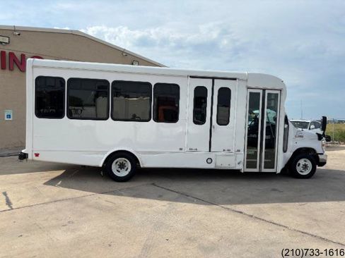 Used 2019 Ford E-450 and Econoline 450 Super Duty w/ Shuttle Bus Prep Package RWD image 8
