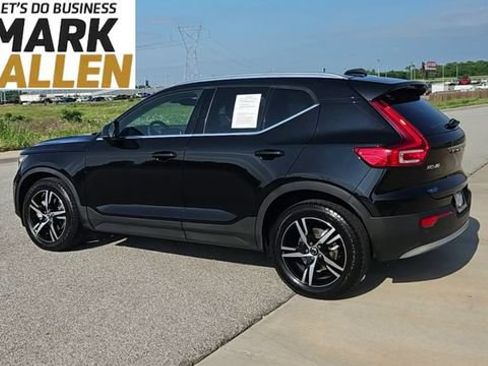 Used 2023 Volvo XC40 B5 Plus AWD/4WD image 6