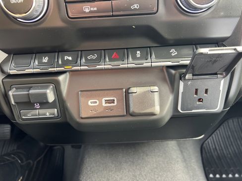 Used 2024 Chevrolet Silverado 2500 Custom w/ Custom Value Package image 25