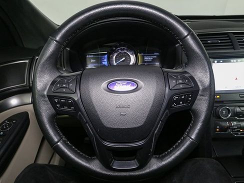 Used 2018 Ford Explorer XLT w/ Equipment Group 201A image 31